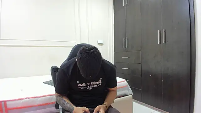 ANDRES STUD online show from April 2026 05:14:01 AM