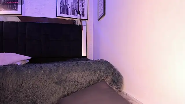 tylla  online show from November 2025 03:05:02 AM