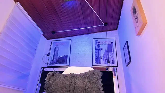 tylla  online show from December 2025 04:21:01 AM