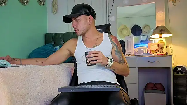Snapshot of Chrissken chatting on October 2025 11:02:01 PM Chrissken online show from October 2025 11:02:01 PM