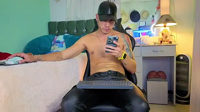 Snapshot of Chrissken chatting on October 2025 12:57:01 AM Chrissken online show from October 2025 12:57:01 AM