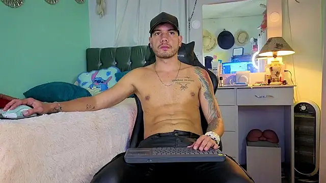 Snapshot of Chrissken chatting on October 2025 01:16:02 AM Chrissken online show from October 2025 01:16:02 AM