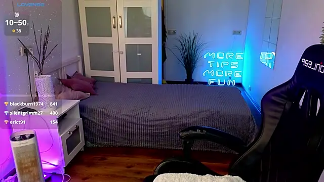 Katy diamond  online show from March 2025 11:06:01 AM