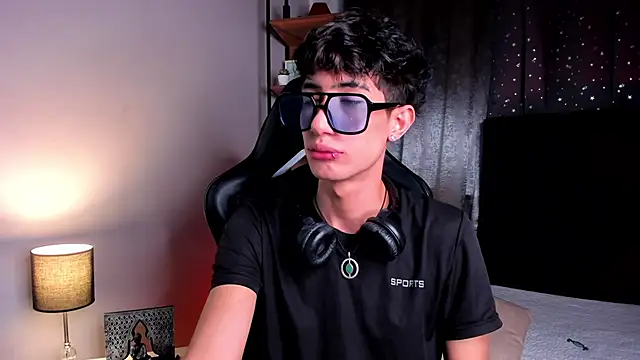 NovaaWheler online show from November 2025 07:02:02 PM