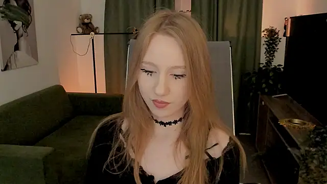 Snapshot of DariaTate chatting on May 2026 12:00:01 PM DariaTate online show from May 2026 12:00:01 PM