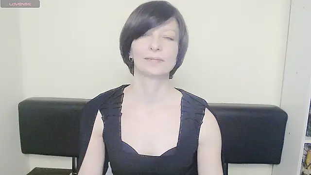 Snapshot of _AngeliaFlow_ chatting on February 2025 10:59:02 AM AngeliaFlow online show from February 2025 10:59:02 AM