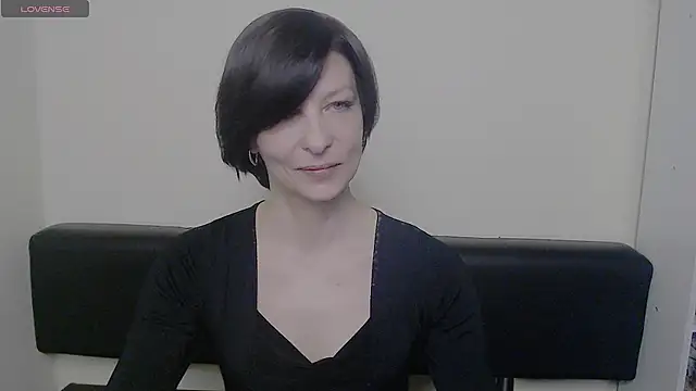 Snapshot of _AngeliaFlow_ chatting on February 2025 10:37:02 AM AngeliaFlow online show from February 2025 10:37:02 AM
