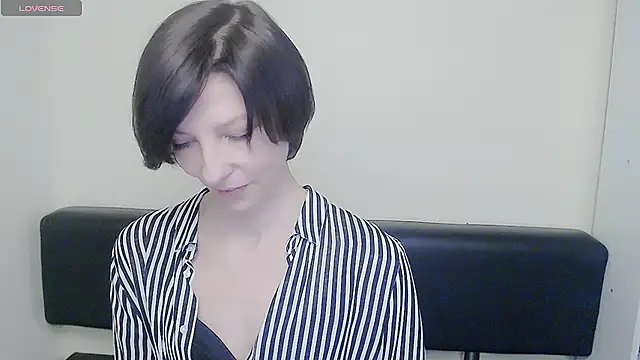 Snapshot of _AngeliaFlow_ chatting on February 2025 10:37:02 AM AngeliaFlow online show from February 2025 10:37:02 AM