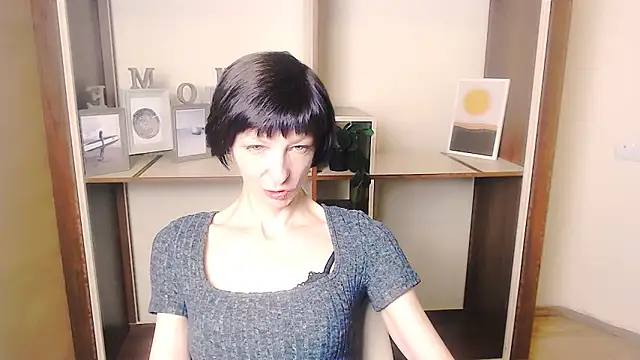 Snapshot of _AngeliaFlow_ chatting on September 2025 06:35:01 AM AngeliaFlow online show from September 2025 06:35:01 AM