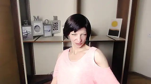 Snapshot of _AngeliaFlow_ chatting on September 2025 06:46:01 AM AngeliaFlow online show from September 2025 06:46:01 AM