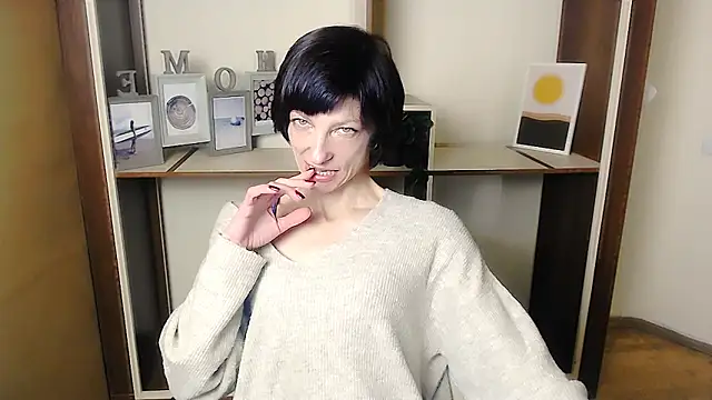 Snapshot of _AngeliaFlow_ chatting on September 2025 06:57:02 AM AngeliaFlow online show from September 2025 06:57:02 AM