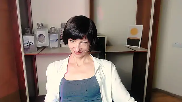 Snapshot of _AngeliaFlow_ chatting on September 2025 06:38:01 AM AngeliaFlow online show from September 2025 06:38:01 AM