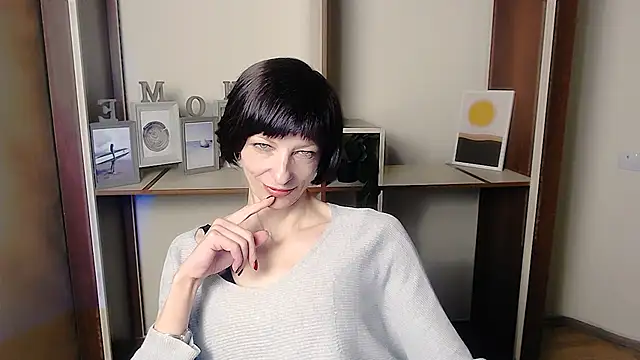 Snapshot of _AngeliaFlow_ chatting on September 2025 06:39:02 AM AngeliaFlow online show from September 2025 06:39:02 AM