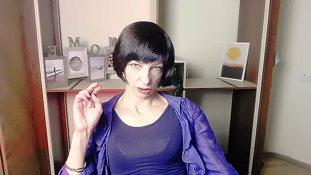 Snapshot of _AngeliaFlow_ chatting on September 2025 06:28:02 AM AngeliaFlow online show from September 2025 06:28:02 AM