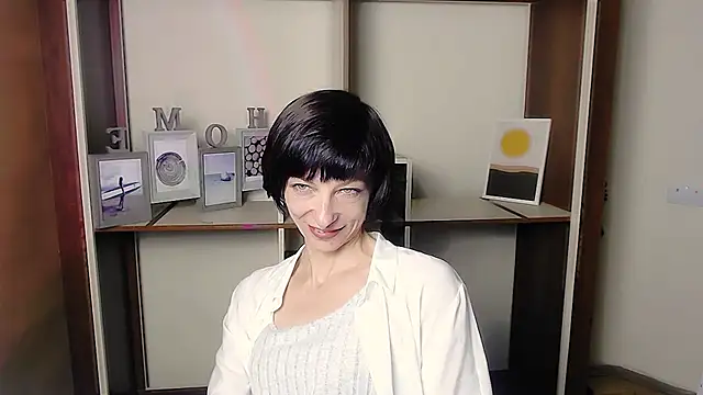 Snapshot of _AngeliaFlow_ chatting on September 2025 06:17:02 AM AngeliaFlow online show from September 2025 06:17:02 AM