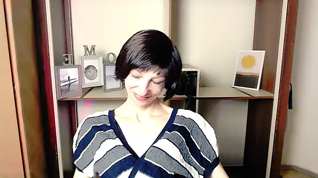 Snapshot of _AngeliaFlow_ chatting on October 2025 06:42:02 AM AngeliaFlow online show from October 2025 06:42:02 AM