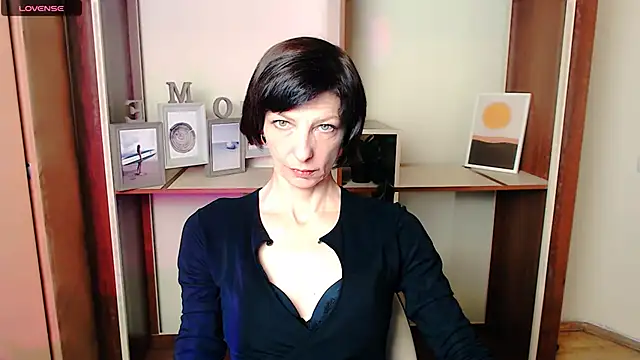 Snapshot of _AngeliaFlow_ chatting on October 2025 08:56:01 AM AngeliaFlow online show from October 2025 08:56:01 AM