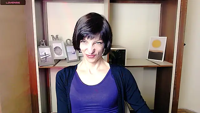 Snapshot of _AngeliaFlow_ chatting on October 2025 07:17:02 AM AngeliaFlow online show from October 2025 07:17:02 AM
