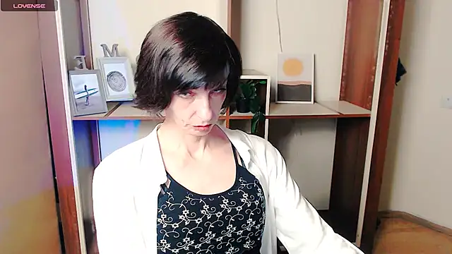 Snapshot of _AngeliaFlow_ chatting on October 2025 06:57:02 AM AngeliaFlow online show from October 2025 06:57:02 AM
