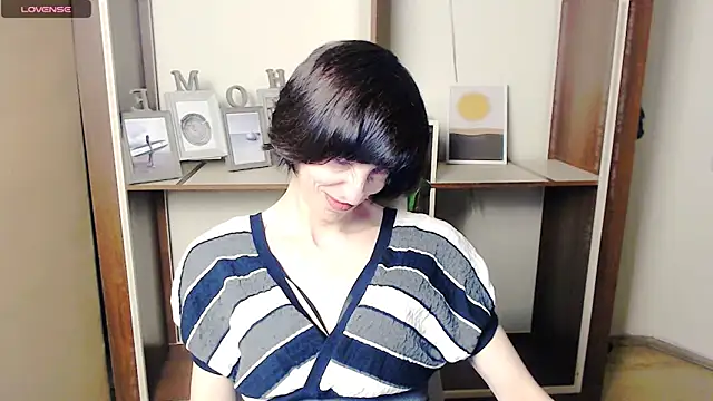 Snapshot of _AngeliaFlow_ chatting on October 2025 06:25:01 AM AngeliaFlow online show from October 2025 06:25:01 AM