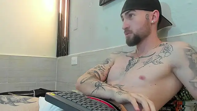 Snapshot of Luke_davis01 chatting on February 2025 04:46:01 PM Luke davis01 online show from February 2025 04:46:01 PM