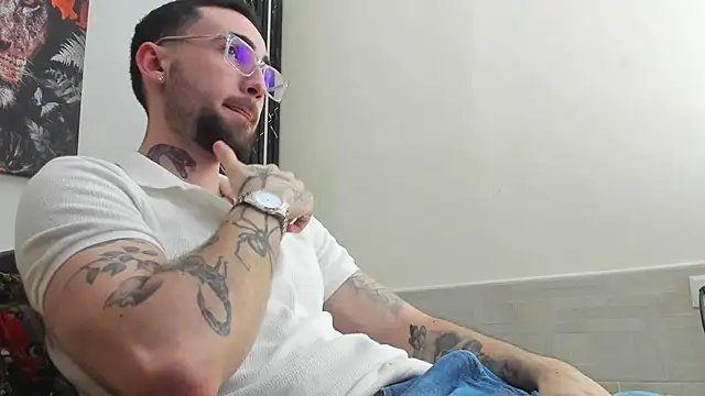 Snapshot of Luke_davis01 chatting on February 2025 01:27:01 PM Luke davis01 online show from February 2025 01:27:01 PM