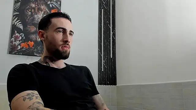 Snapshot of Luke_davis01 chatting on February 2025 01:19:02 PM Luke davis01 online show from February 2025 01:19:02 PM