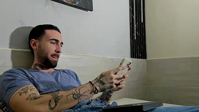 Snapshot of Luke_davis01 chatting on February 2025 01:00:02 PM Luke davis01 online show from February 2025 01:00:02 PM