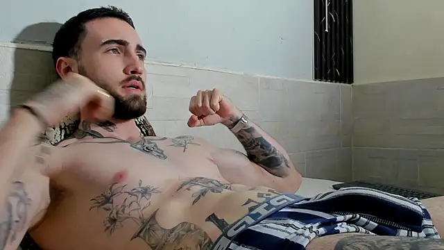 Snapshot of Luke_davis01 chatting on February 2025 04:48:02 PM Luke davis01 online show from February 2025 04:48:02 PM