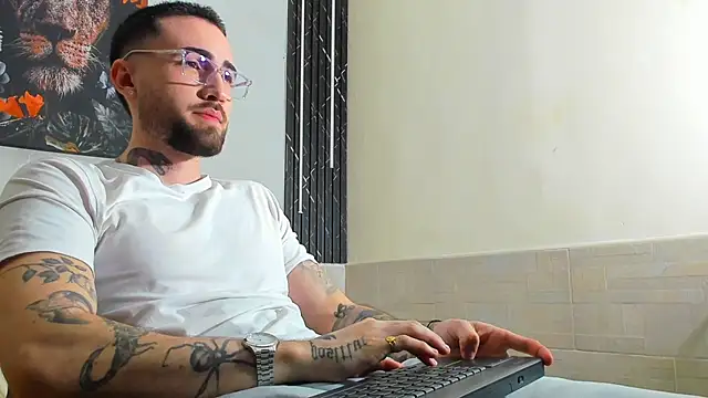 Snapshot of Luke_davis01 chatting on February 2025 01:02:01 PM Luke davis01 online show from February 2025 01:02:01 PM