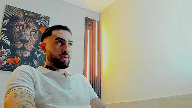 Snapshot of Luke_davis01 chatting on February 2025 12:48:01 PM Luke davis01 online show from February 2025 12:48:01 PM