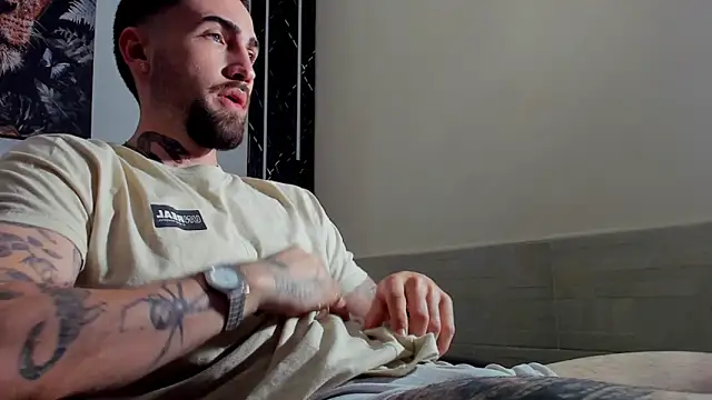 Snapshot of Luke_davis01 chatting on February 2025 04:45:02 PM Luke davis01 online show from February 2025 04:45:02 PM