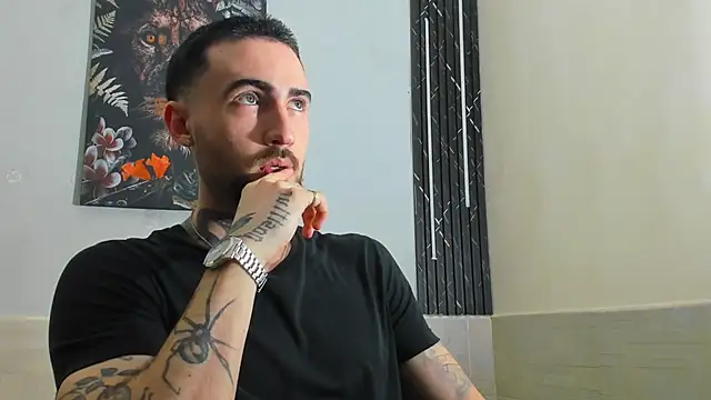 Snapshot of Luke_davis01 chatting on February 2025 01:07:01 PM Luke davis01 online show from February 2025 01:07:01 PM