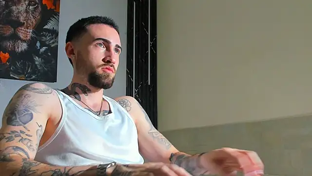 Snapshot of Luke_davis01 chatting on March 2025 01:07:01 PM Luke davis01 online show from March 2025 01:07:01 PM