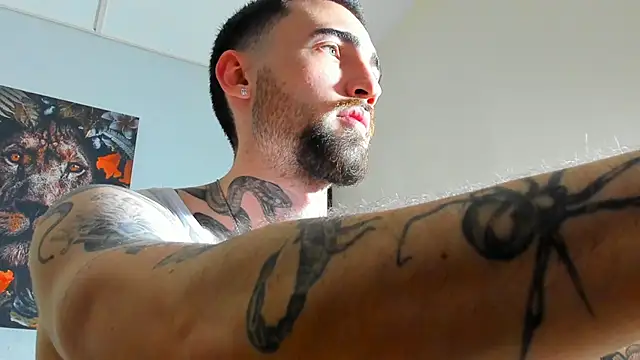 Snapshot of Luke_davis01 chatting on March 2025 04:11:01 PM Luke davis01 online show from March 2025 04:11:01 PM