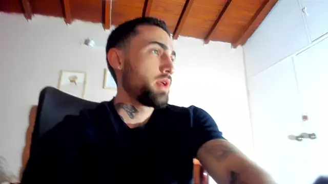 Snapshot of Luke_davis01 chatting on March 2025 01:28:02 PM Luke davis01 online show from March 2025 01:28:02 PM