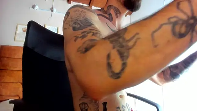 Snapshot of Luke_davis01 chatting on March 2025 04:57:02 PM Luke davis01 online show from March 2025 04:57:02 PM