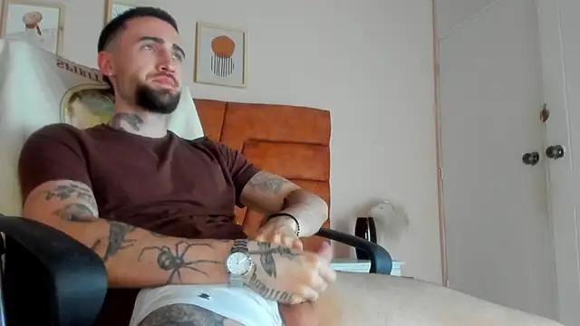 Snapshot of Luke_davis01 chatting on March 2025 11:16:02 PM Luke davis01 online show from March 2025 11:16:02 PM