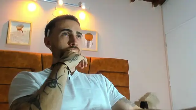 Snapshot of Luke_davis01 chatting on March 2025 08:01:02 PM Luke davis01 online show from March 2025 08:01:02 PM