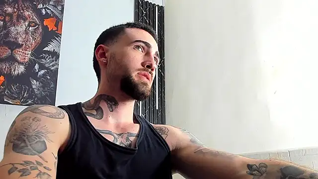 Snapshot of Luke_davis01 chatting on March 2025 04:43:02 PM Luke davis01 online show from March 2025 04:43:02 PM