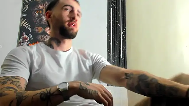 Snapshot of Luke_davis01 chatting on March 2025 01:29:02 PM Luke davis01 online show from March 2025 01:29:02 PM