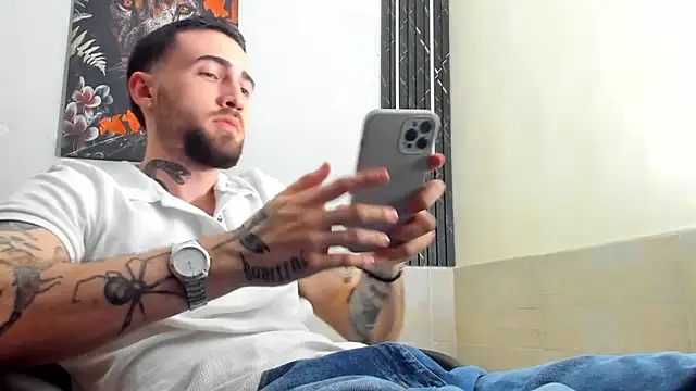 Snapshot of Luke_davis01 chatting on March 2025 04:51:01 PM Luke davis01 online show from March 2025 04:51:01 PM