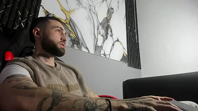 Snapshot of Luke_davis01 chatting on September 2025 01:43:02 PM Luke davis01 online show from September 2025 01:43:02 PM