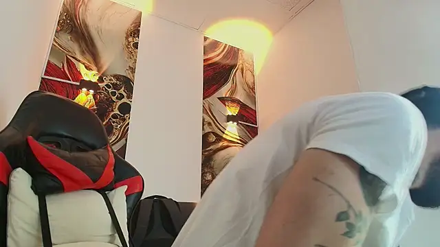 Snapshot of Luke_davis01 chatting on October 2025 01:11:01 PM Luke davis01 online show from October 2025 01:11:01 PM