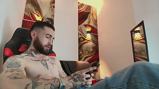 Snapshot of Luke_davis01 chatting on October 2025 03:51:02 AM Luke davis01 online show from October 2025 03:51:02 AM