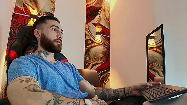 Snapshot of Luke_davis01 chatting on October 2025 01:40:02 PM Luke davis01 online show from October 2025 01:40:02 PM