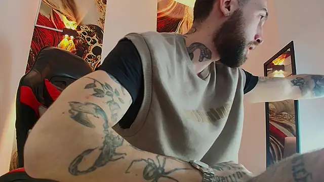 Snapshot of Luke_davis01 chatting on October 2025 01:07:02 PM Luke davis01 online show from October 2025 01:07:02 PM