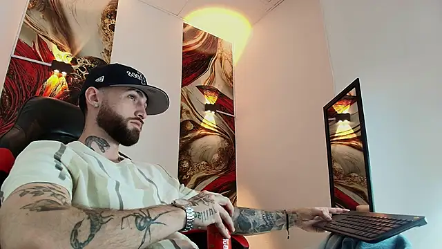 Snapshot of Luke_davis01 chatting on October 2025 01:23:02 PM Luke davis01 online show from October 2025 01:23:02 PM