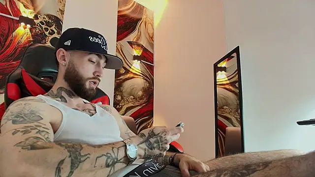 Snapshot of Luke_davis01 chatting on November 2025 01:32:01 PM Luke davis01 online show from November 2025 01:32:01 PM