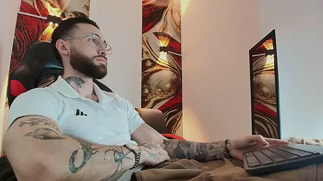 Snapshot of Luke_davis01 chatting on November 2025 01:11:02 PM Luke davis01 online show from November 2025 01:11:02 PM